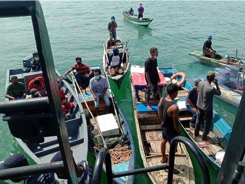 Llevan vacunación covid hasta alta mar, para pescadores y marineros