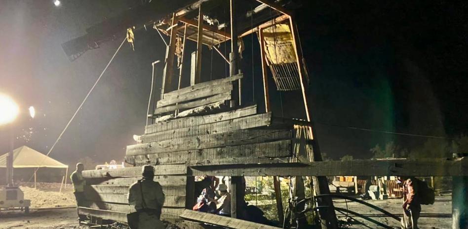 Confirman que son 10 los mineros atrapados en Coahuila