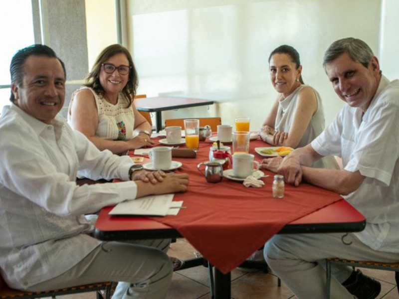 Sheinbaum de gira en Veracruz; la acompaña su prometido Jesús María
