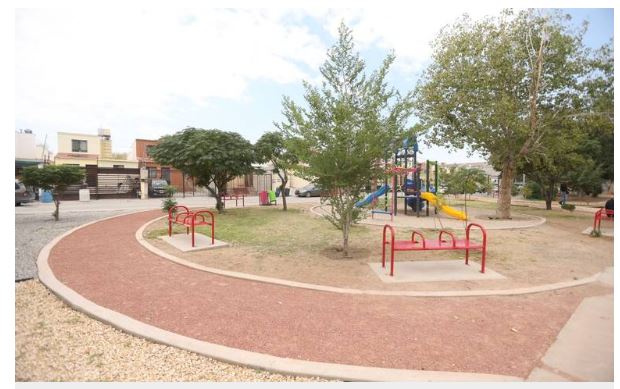 Alcalde entrega parque en la colonia Valle de Santiago