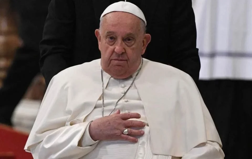 Sufre Papa caída; se lesiona brazo