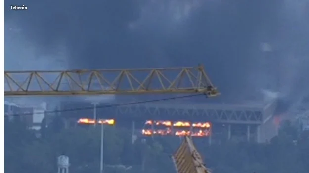 Israel ataca la televisión estatal iraní después de decirle a la gente que evacue parte de Teherán