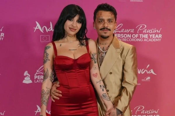 Revela Cazzu que Nodal impide que su hija viaje con ella